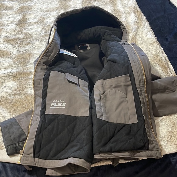 Dickies flex men’s XL . Brand new . Has logo on right side. - Picture 4 of 4